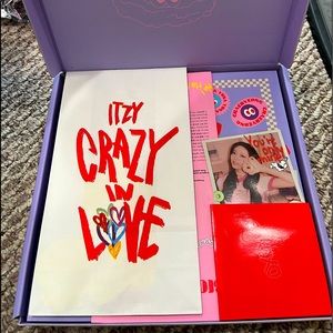 KPOP ALBUM: ITZY - CRAZY IN LOVE, STAYC - STEREOTYPE
